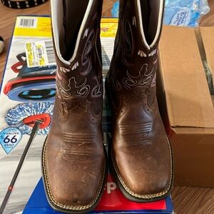 Size 6.5 Shyanne brand boots